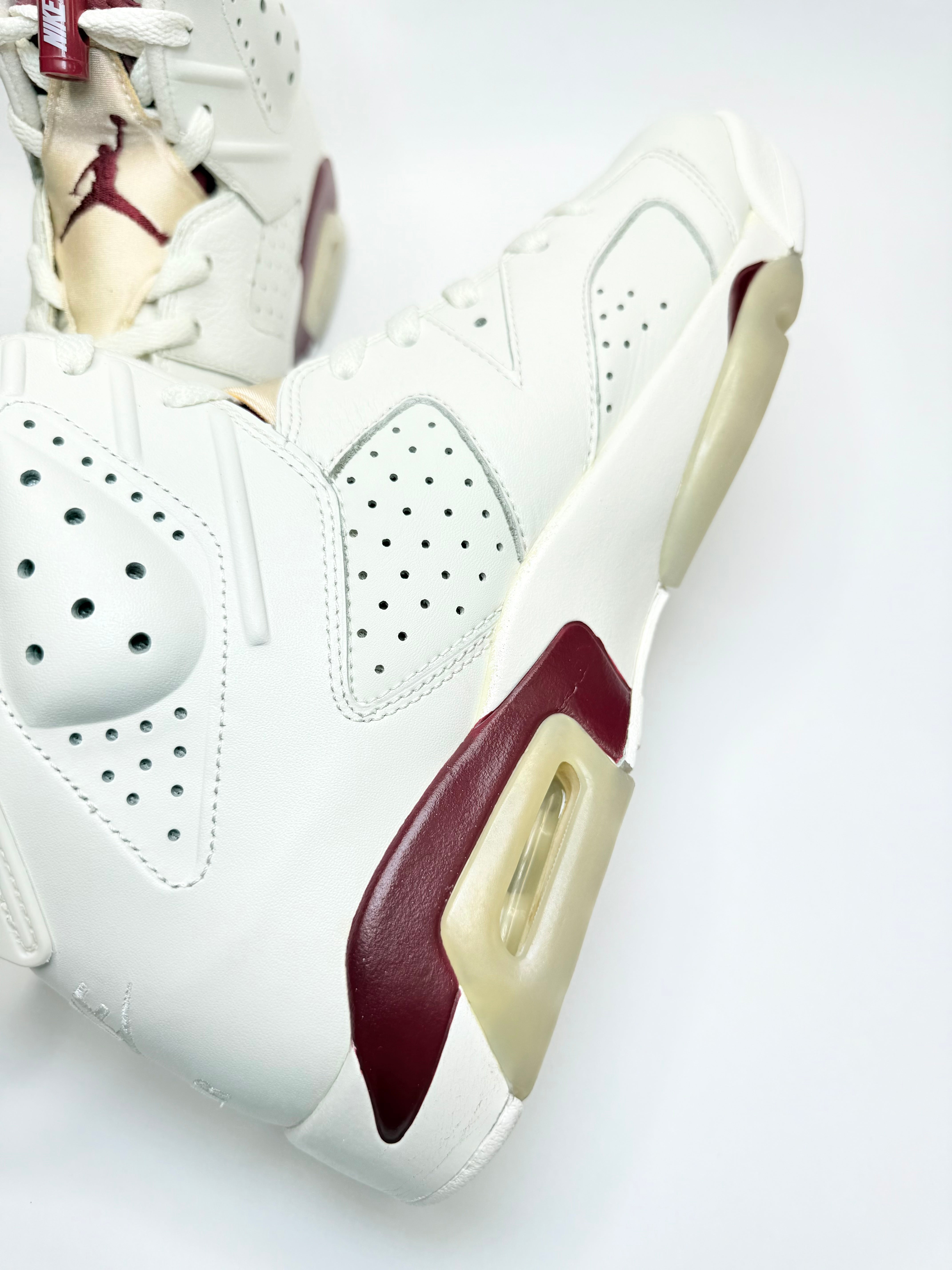 Sneakers - Air Jordan 6 “Maroon” Sz. 10.5