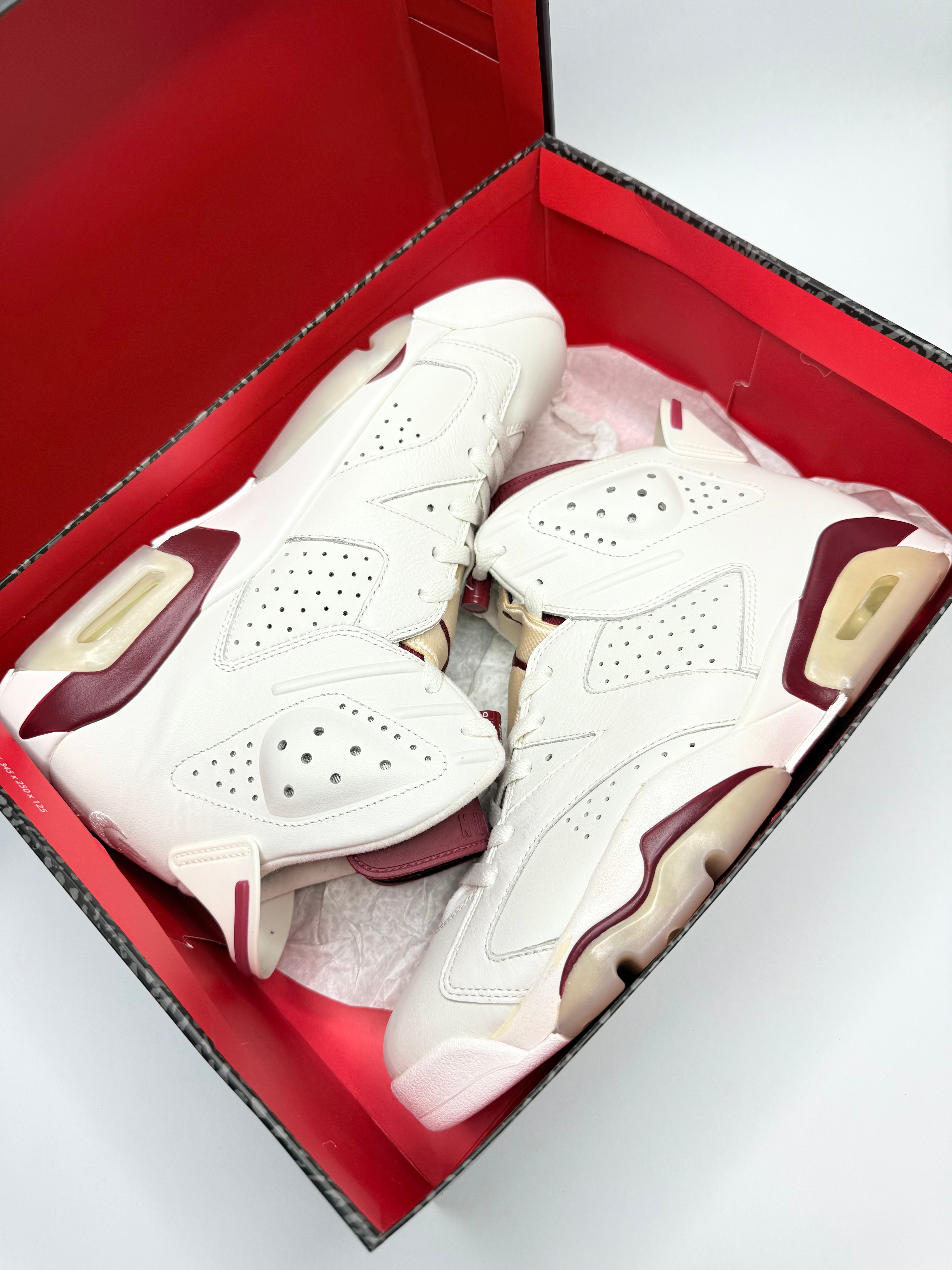 Sneakers - Air Jordan 6 “Maroon” Sz. 10.5