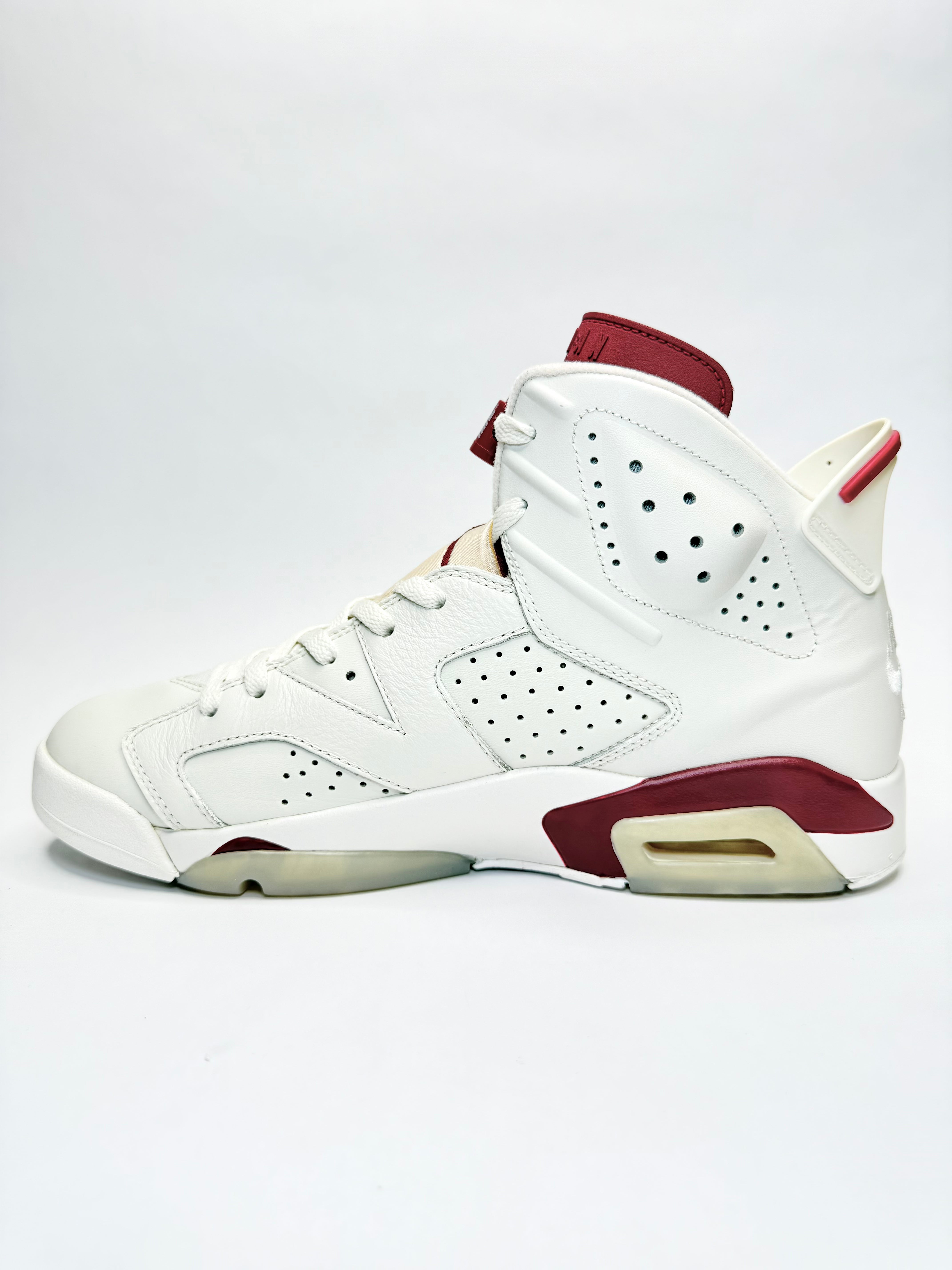 Sneakers - Air Jordan 6 “Maroon” Sz. 10.5