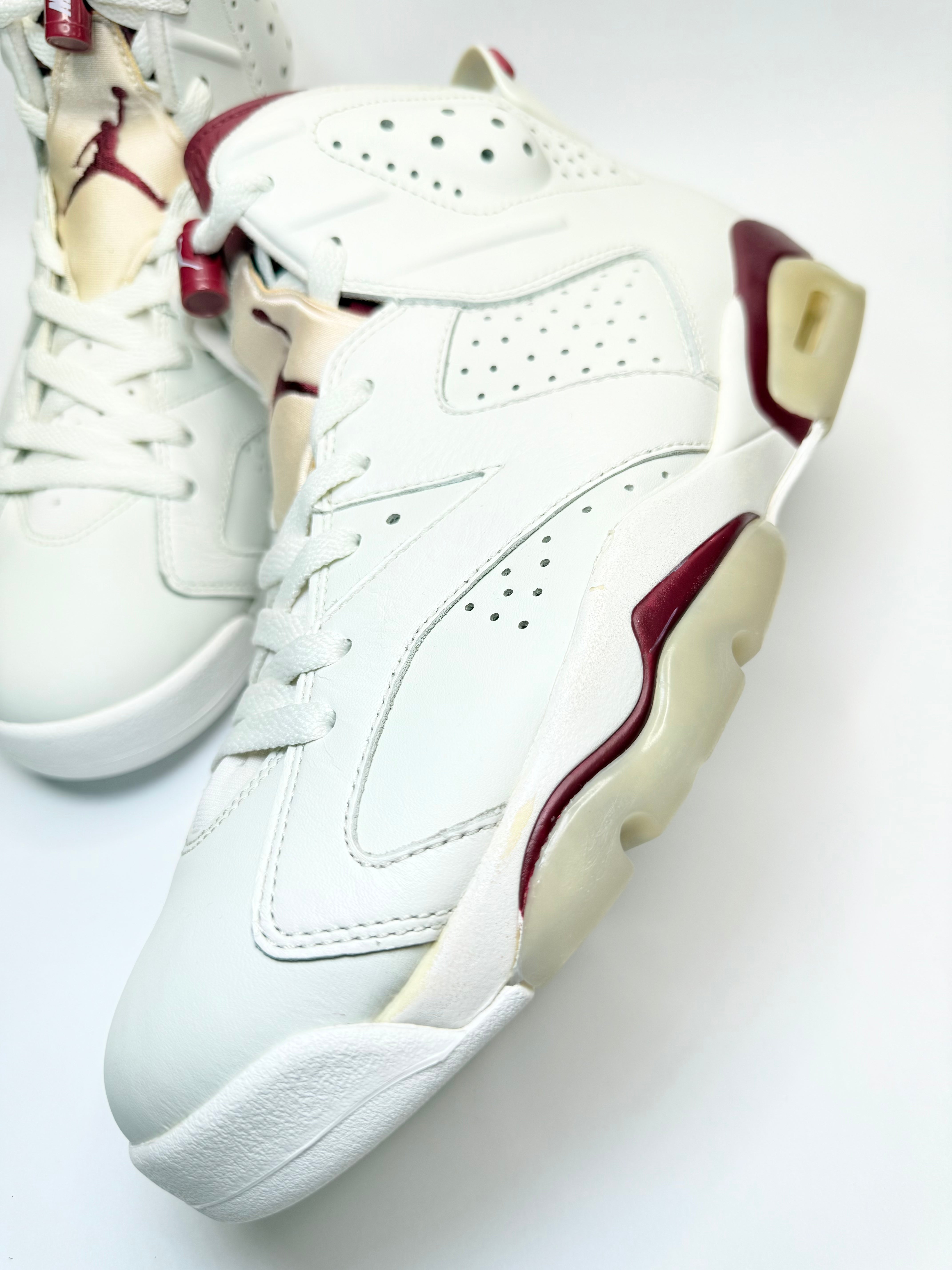 Sneakers - Air Jordan 6 “Maroon” Sz. 10.5